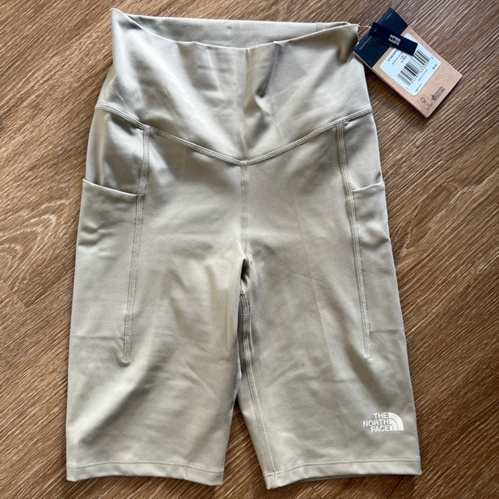 The North Face Women's Motivation High-Rise Pocket 9" Short Size S